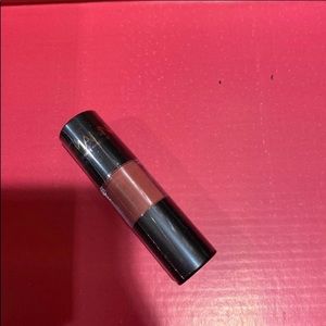 Mamma kadar lip whip